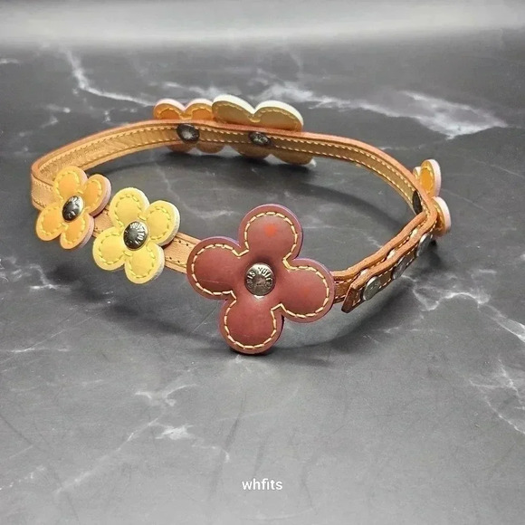 Louis Vuitton Jewelry - Louis Vuitton Vernis Lexington Flower Choker Necklace